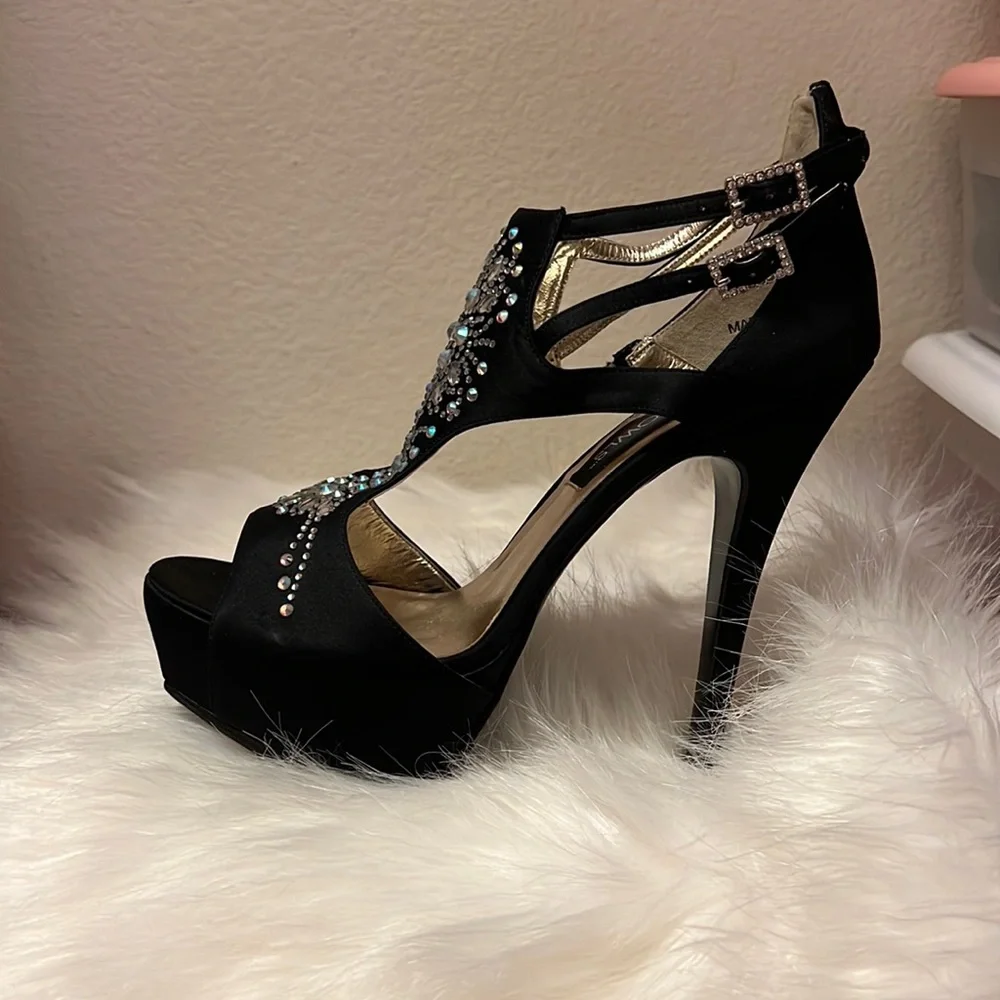TONY BOWLS stunning black platform heels with rhinestones Size 7